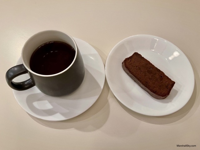 Marshall 自製麵包-喝杯黑咖啡，配塊咖啡巧克力蛋糕，很是滋味。