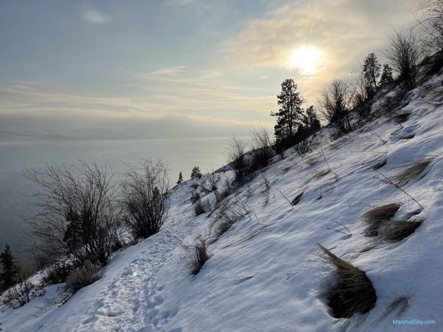 基洛納 (Kelowna) 向陽雪地健走 (Hiking) - 山湖雪地風光