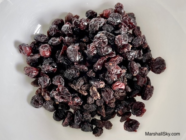 Marshall 果乾拿鐵麵包-葡萄乾及蔓越莓乾。