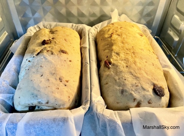 Marshall 葡萄牛奶吐司-麵糰在烤箱裡二次發酵成1.5-2倍大。
